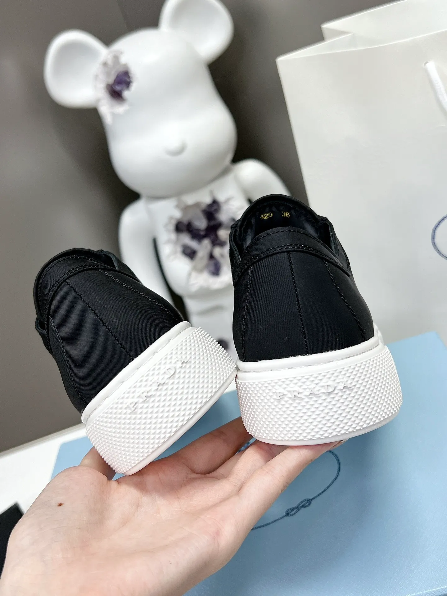 👟👟Ex-factory price 420👟👟 Purchasing level ⚡2023S launches Prada’s latest catwalk shoes, dad shoe series ͏ 💥PRADA's early spring catwalk model👠The fresh breeze has a bit of an expensive feel, and the upper is very perfect💃Elegant and elegant, crystal clear, no matter the quality of the accessories, they are all customized one-to-one, zero distance from the original version 1⃣Upper: imported waterproof twill + epoxy injection molding process 2⃣Inner: waterproof twill 3⃣Outsole: Original one-to-one molded rubber foam outsole 4⃣🔺Original packaging Heel height 4cm 5⃣Number of codes: 35-40, 41 non-returnable